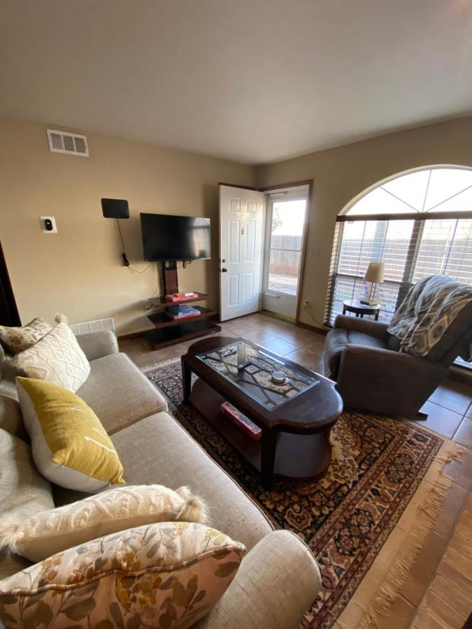 Great Lower Level 1-Bedroom Condo On Scenic Bluff Creek Park Oklahoma City Eksteriør bilde